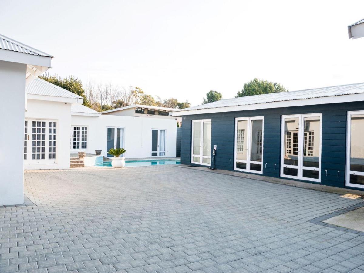 Serenity Living Hotel Willows Exterior foto